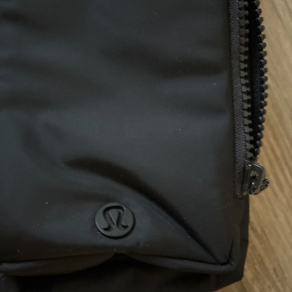 Lululemon Water Bottle Crossbody Bag Black NWOT